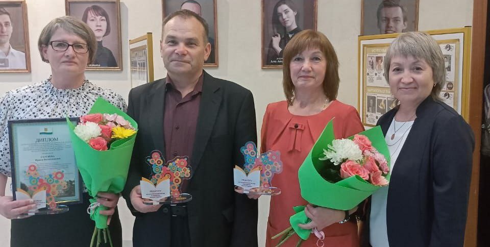 Награждение лучших педагогов премией Правительства Кировской области